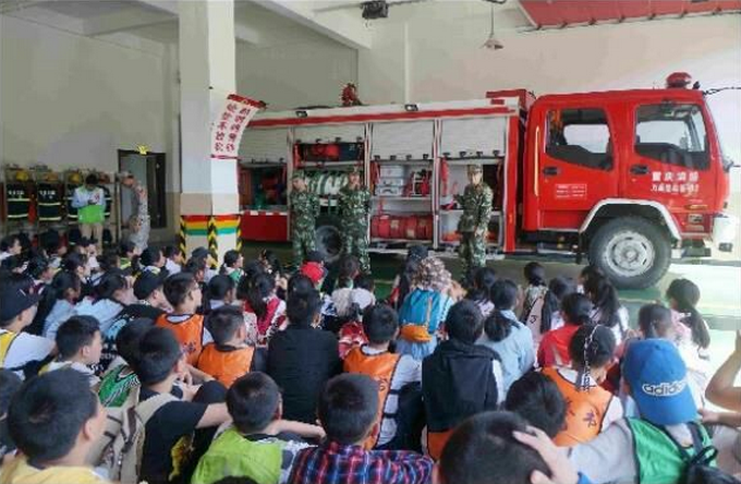 2022重慶周邊夏令營(yíng)萬(wàn)盛黑山谷荒野探險(xiǎn)5天4夜中小學(xué)生夏令營(yíng)（6-14歲/飛躍從林）