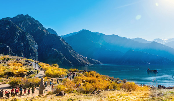 漫步伊犁、 賽里木湖、吐?tīng)柛踊?、民族村、獨(dú)山子大峽谷、天山天池雙飛8日/雙臥10日游